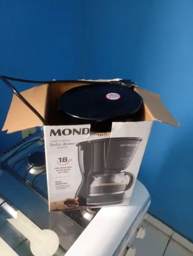 Vendo uma cafeteira quase nova na caixa