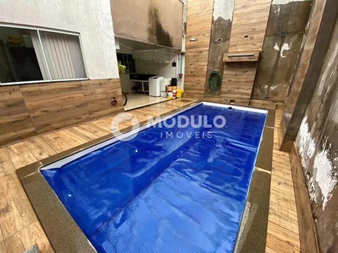 Casa em condomínio disponível para locação no bairro Minas Gerais.