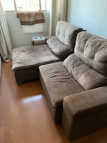 Sofá retrátil e reclinável marrom 2,5m por 1,15m