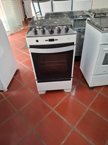Fogão brastemp de 4 bocas top com um painel digital funcionando semi novo