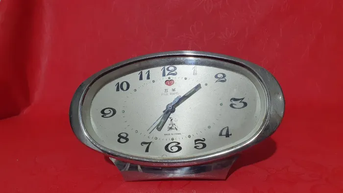 Relógio despertador vintage marca Five Rams leia descrição