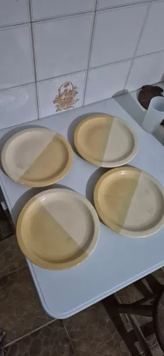 4 pratos cerâmica
