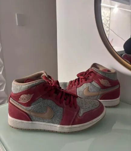 Tênis Nike Air Jordan 1 Mid Denim Red
