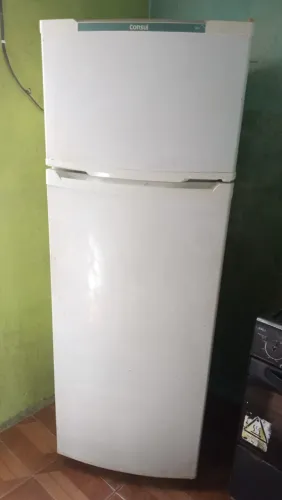 Geladeira semi nova marca Consul