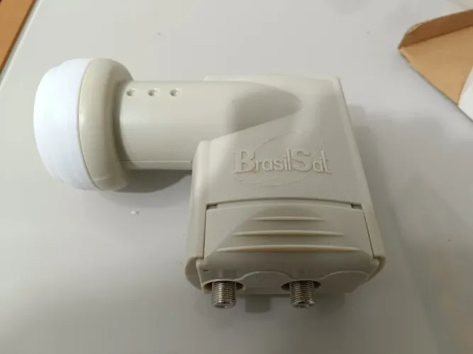 LNBF Duplo Universal para Banda Ku da marca BrasilSat
