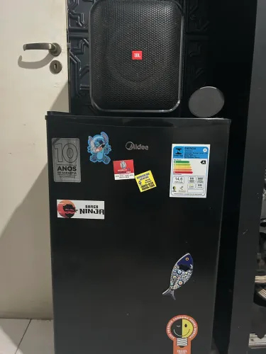Frigobar Midea MRC10B1 de 93 litros, 127 V, R$ 850,00