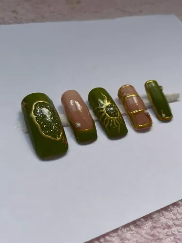 Unhas postiças por encomenda!