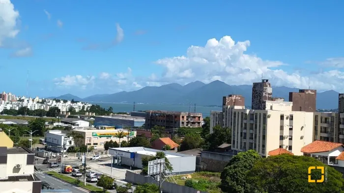 Cobertura Reformada de 2 dorm, 1 suíte, terraço com vista panorâmica, 2 vagas em Capoeiras