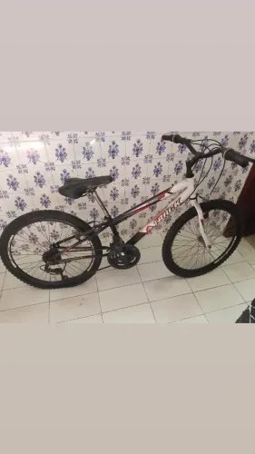 Estou vendendo essa Bicicleta por 300 reais !!! Valor Negociável !!! *05