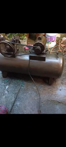 Vendo compressor 200 litros em perfeito estado funcionando