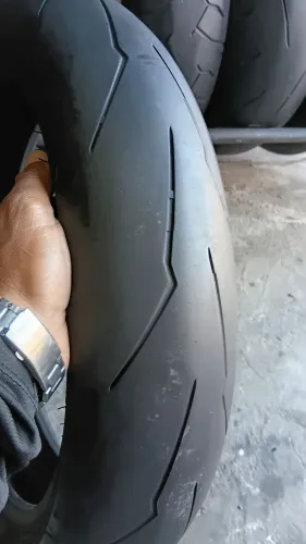 Pneu dianteiro p/mt07, srad750, r6, hornet, cb500f, xj6, kawasaki zx6r etc..