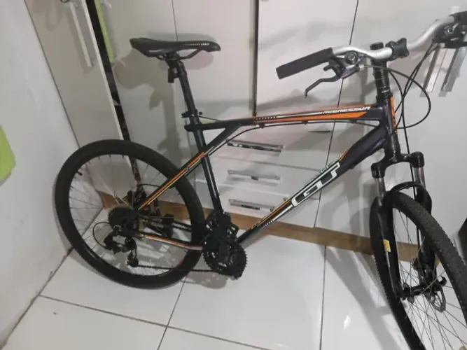 Bicicleta GT Agressor 2.0 aro 26 é uma mountain bike clássica, freio a disco, tamanho XL (