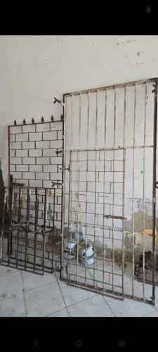 Vendo portão, grades, porta, e outros materiais para construção 