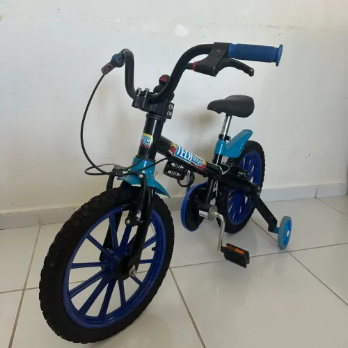 Vendo bicicleta infantil semi nova