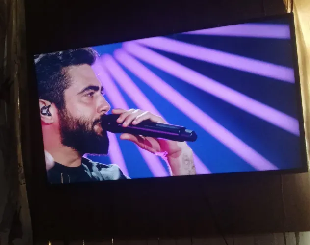 TV 50 polegadas)" marca LG semi nova única dona  vendo por motivos de viagem 1800,00