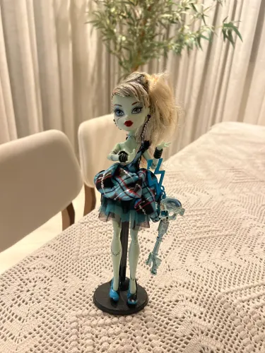 Boneca Monster High Frankie Stein da edição Sweet  1.600