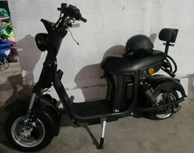Vendo escuter eletrica semi nova ano 2025 8.000$