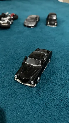 Miniatura Volkswagen Karmann Ghia preto