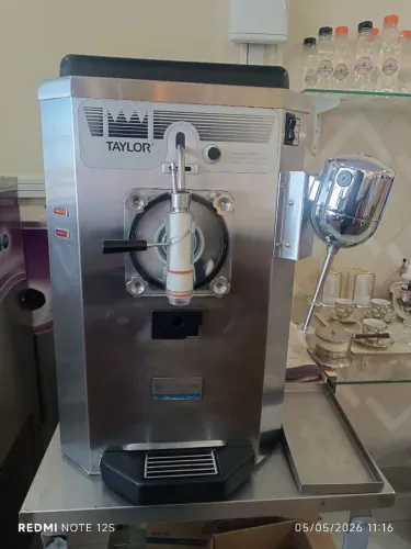 Vende- se máquina de sorvete