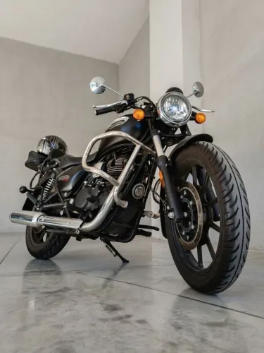 Royal Enfield Meteor 350 Stellar Black