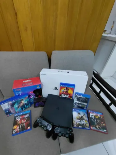 PS4 Slim + 2 controles + 7 jogos + fone gamer + paddles para controle