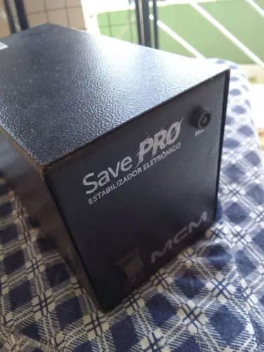 Estabilizador MCM SAVE PRO 300VA