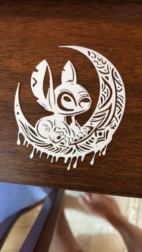 Arte de parede do Stitch de 15cm (nas cores preto ou branco)