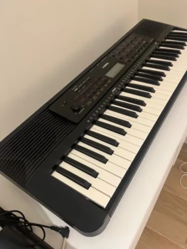 Teclado Yamaha PSR E273