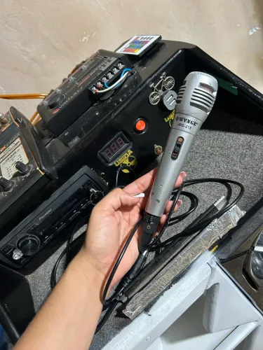 Caixa de Som Amplificada com Mesa de Som