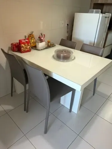 Mesa de Jantar (1,20 x 80) + 4 Cadeiras