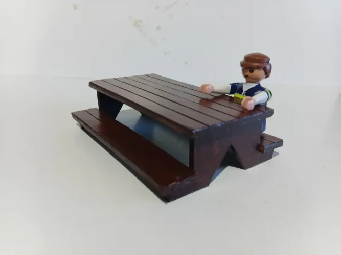 Playmobil com mesa de camping