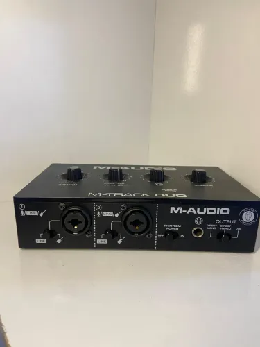 Interface de Áudio M-Audio MTRACK DUO Preta com 2 Entradas e Phantom Power