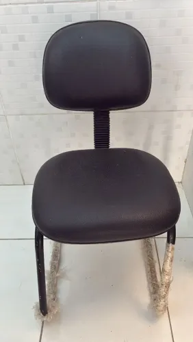 Vendo cadeira preta