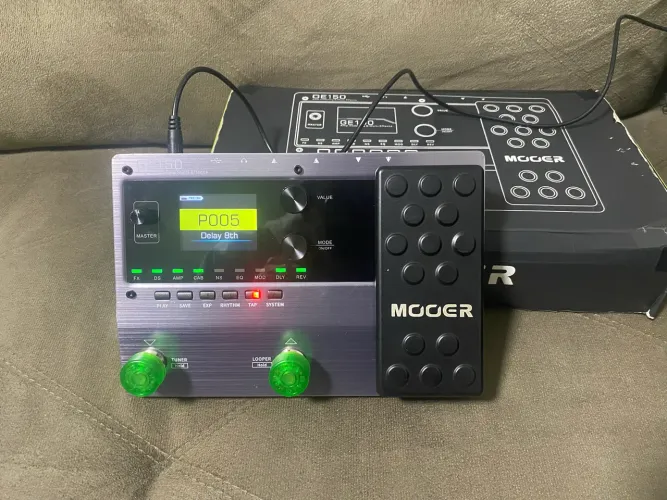 Pedaleira Mooer GE-150 (para reparo)