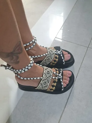 Linda sandália plataforma nunca usada.