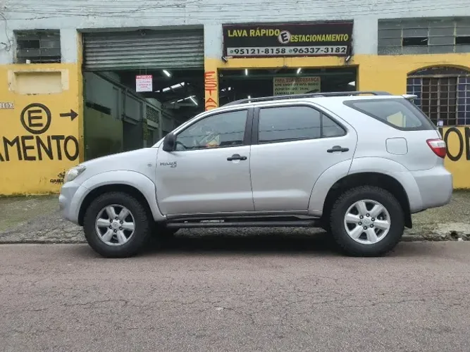 Toyota Hilux SW4 SR 4X2 2.7/2.7 Flex 16V Mec. 2011