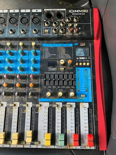Mesa de som 8 canais com efeito