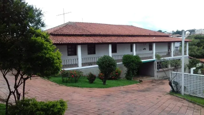 Casa para aluguel, 5 quartos, 2 suítes, 10 vagas, Santa Amélia - Belo Horizonte/MG