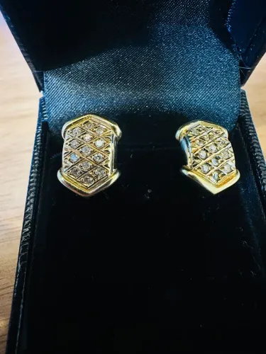PAR DE BRINCOS EM OURO 18K COM 26 BRILHANTES NATURAIS - 5,7 g