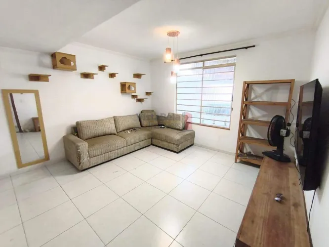 Casa à Venda em Taubaté (Centro) - 4 Quartos, 2 Vagas, Porcelanato, Aceita Financiamento