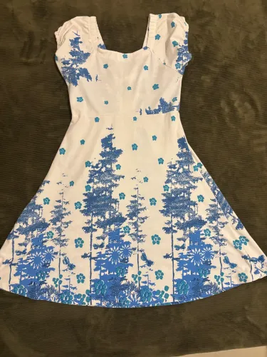 vestido feminino estampado branco e azul