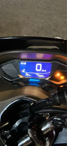 Pcx 160  apenas registro no leilao com documento em maos moto top chama no zap *
