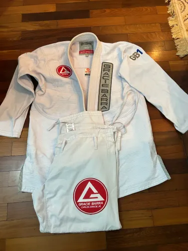 Kimono Gracie Barra A4 branco novinho