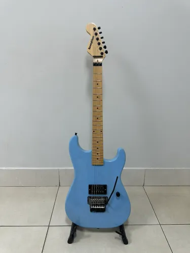 Guitarra Kononykheen Breed 8