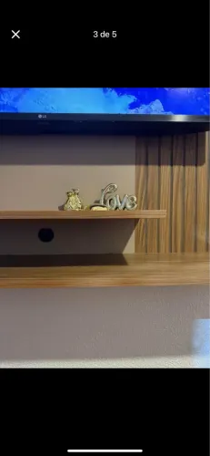 VENDO PAINEL PARA TV COM PRATELEIRA, EM ÓTIMO ESTADO