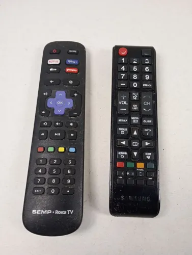 Lote 2 Controles Remotos Originais - Samsung e SEMP Roku TV - Para Peças