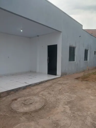 Aluga-se uma casa na rua.caja bairro Nova esperança valor 1.300