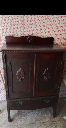 Barzinho antigo de madeira maciça