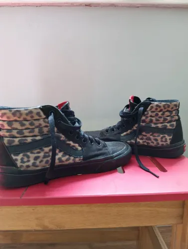Tênis vans oncinha 