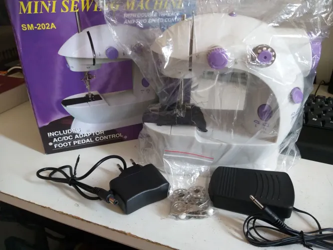 Mini Máquina Costura Portátil Elétrica + Pedal